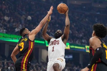 九游娱乐官网-哈登复出21+5+4骑士险胜老鹰 米切尔31+7里程碑莫布利22+19